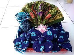 Barang hantaran ini sebagai simbol bahwa pernikahan yang akan dilangsungkan antara calon mempelai biasanya isi dari seserahan ini antara lain, mukena, sajadah, tasbih, dan al quran. Hantaran Bunga Mukena Dan Sajadah Youtube