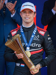 ?️⚡️ Nyck de Vries remporte le 10e Monaco E-Prix Le pilote de l'écurie  Mahindra Racing s'est imposé, ce samedi après-midi, devant Mitch Evans  (Jaguar TCS Racing) et Josep Maria Marti (Cupra Kiro).