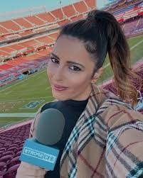 Sara Hodges's Instagram, Twitter & Facebook