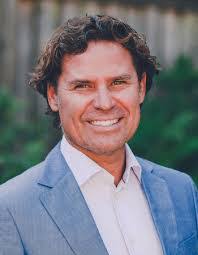 Alex Gutt's Instagram, Twitter & Facebook