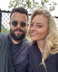 Photo dump from the last month or so… 1. Bath of beads 2. Quick trip to  Spain 3. Yay for @hexxeeofficial hats 4. @youtube panel 5. NYC 💗 6.  Catching up with @