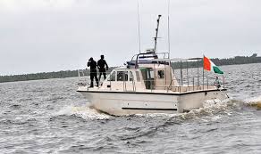 Pirates boarded a boxship off the coast of nigeria, seizing 11 crew including 8 from poland, the vessel's management firm and polish state media reported. Pirates Kidnap 12 Men From Ship Off The Coast Of Nigeria World News Express Co Uk