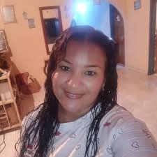 Holii este es mi primer pastel individual, no saben cómo batallé con el,  dure más de una hora yo creo dandole con el chantilly, nomas no me quedaba  lizo, y una que