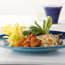 Salat mit der sauce mischen. Lowenzahnsalat Rezepte Tipps Essen Und Trinken