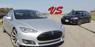 Tesla model s adalah sedan listrik liftback lima pintu, diproduksi oleh tesla, inc. Video Mobil Listrik Tesla Model S Vs New Bmw M5 Otosia Com