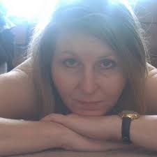 Laurie Leech's Instagram, Twitter & Facebook