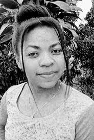 Poa-katsaka, isan'ny vokatra vaovao maro mpanjifa eto amin'ity toerana ity.  100 Ar ny vidiny iray kapoaka ary matetika ny tapak'andro maraina no  ahatratrarana ireto mpiavarotra ireto eto, aorian'izay lany avokoa ny entana