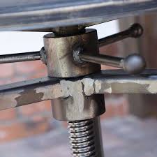 Ravissant cadre photo pêle mêle mural design love mot éclairé avec des petites led. Tabouret De Bar Tabouret Cadre Acier Industriel Loft Market