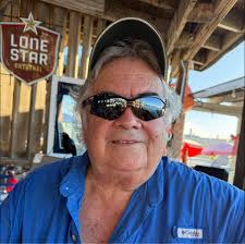 Why is only one runway being used at Louisville airport?