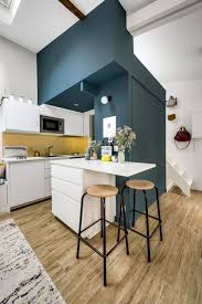 Un Studio Dans Un Ancien Grenier Planete Deco A Homes World Hausdekor Wohnzimmer Hausde Interior Design Kitchen Kitchen Interior Kitchen Table Small Space