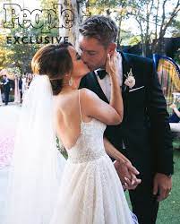 Newlyweds Justin Hartley And Chrishell Stause Open Up About Their First Date Celebrity Weddings Justin Hartley Newlyweds