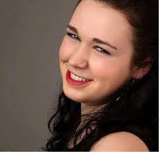 Stephanie Banfield's Instagram, Twitter & Facebook