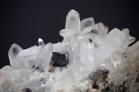 Quartz can contain inner crystals ( manifestation quartz ) or water (enhydro quartz). White Quartz Crystal What Does It Mean Wife S Choice