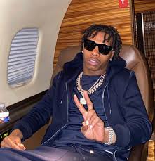 Lil baby 's year has been filled with gold and platinum plaques, and his birthday this week was flooded with diamonds. Lil Baby Receives A 200k Watch From Girlfriend Prada Bag Filled With Money From James Harden New Bentley For His 26th B Day Thejasminebrand
