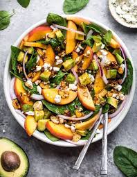 Salade Healthy Epinards Peche Avocat 20 Salades Healthy Pour Etre En Forme Tout L Ete Elle A Table Salade Epinard Salade Healthy Recette Salade