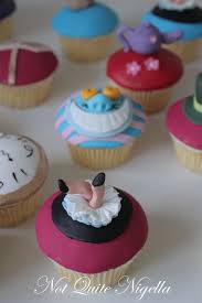 Ordered these tondecorate my daughter's alice in wonderland birthday cake, the cheshire cat is brown, the white rabbits face is dark grey, just a. Alice In Wonderland Cupcake Cupcake Decorating Tips Planet Cake Decorating Class Review Alice In Wonderland Cupcake Not Quite Nigella