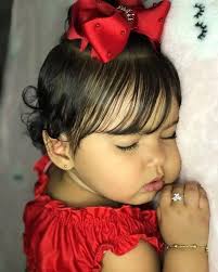 Apoco no ven a su hija dormir y piensan : Que chula me salió esta  hu3rquilla😍♥️👧🏻