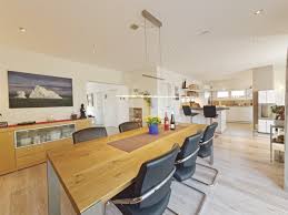 Modernes Esszimmer Offen Mit Wohnkuche Esstisch Aus Holz Wohnideen Inneneinrichtung Bungalow Haus Mit Garage Von Weberha Haus Bungalow Haus Mit Garage Haus