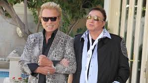 Der in nordenham bei bremen geborene dompteur und sein partner siegfried fischbacher waren in den. Was War Los Beim Tiger Ungluck Siegfried Und Roy Brechen Ihr Schweigen N Tv De