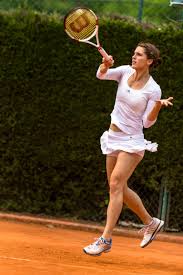 Born in tuzla, sfr yugoslavia, to serbian father zoran and bosniak mother amira, she moved to ger. Andrea Petkovic Getting A Hit In With The New Wilson Six One Tenista Tenis Deportes