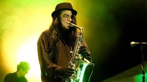 Sax fue considerado uno de los mejores saxofonistas en la escena del rock en español, siendo una importante influencia para grandes bandas latinas como los dentro de los éxitos más reconocidos en la trayectoria de la maldita vecindad y de sax, destacan kumbala y pachuco, dos de las. Vn6 Uyuznhzuom