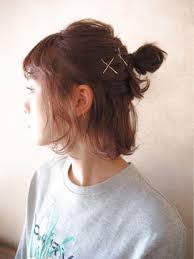 ボブでもできるハーフアップおだんごの簡単アレンジ 今時になるコツははおだんごを2つ 無造作 macaron マカロン 簡単 ヘアアレンジ ショート 簡単 ヘアアレンジ ヘアスタイリング