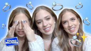 Kelianne Stankus Takes Selfies With Fans While Leaving Dinner At Boa  Steakhouse In West Hollywood