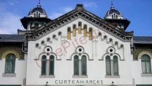Impozanta clădire a gării din curtea de argeş (gara regală) a fost construită în anul 1898, după un model original francez, combinat cu elemente de stil românesc de către andre lecomte de nouy. Din Nou Trenuri De CÄlÄtori Pe Ruta Curtea De ArgeÈ PiteÈti Epitesti