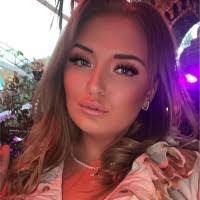 Mollie Palmer's Instagram, Twitter & Facebook