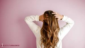 Nel primo caso si tratta di una questione genetica, di natura del capello; Come Dare Volume Ai Tuoi Capelli I Trucchi Per Una Chioma Perfetta