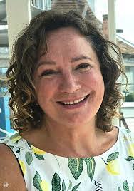 Lorraine Hyatt's Instagram, Twitter & Facebook