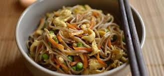 Recette Nouilles Sautees Express A La Chinoise Recette Recette De Nouille Recette Nouilles Sautees
