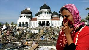 Untuk satu senarai pendek organisasi bantuan kemanusiaan dunia yang menerima derma bagi membantu mangsa gempa bumi, lihat laman wikipedia bahasa inggeris donations for victims of the 2004 indian ocean earthquake. Kronologi Bencana Tsunami 2004 Di Aceh Dunia Informasi Terkini Dari Berbagai Penjuru Dunia Dw 23 12 2014