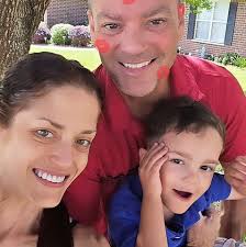 Does anyone have a desk and/or desk chair in Hardeman County?