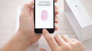 At apple, after confirming the death of the owner of the gadget and announcing the legal heir, they will simply erase all data from the iphone, . The Us Police Release The Iphone With Fingerprints Of The Dead