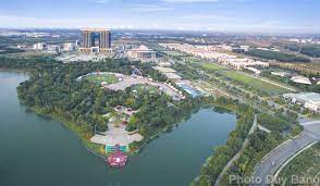 It is located in the southeast region of the country and the southern key economic zone 2, bordering bì. Trang Chá»§