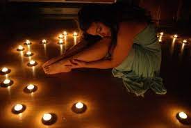 You can have a massage candle to make your sensual photo even more romantic. Photographing By Candle Light Candle Light Photography Winter Portrait Light Photography