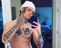 US singer Aaron Carter says he's going fully nude in Las Vegas show 'Naked  Boys Singing' | The Star