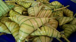 Antaranya ada resepi ketupat lemak kelantan, resepi ketupat lemak utara dan sebagainya. Airtangan Cik Siti Ketupat Palas Utara