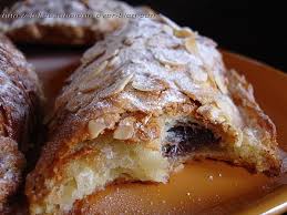 Croissants Aux Amandes Parfumes Au Rhum Les Delices D Helene Croissant Aux Amandes Alimentation Dessert