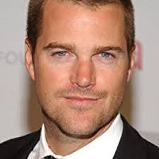 LAPD Detective Ellen Whiting (played by Karina Logue) outfits