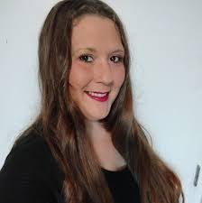 Forgive me for my ignorance ladies… but crack isn't the new beauty standard  right? I need someone to explain booty drops too🫱🏾‍🫲🏼