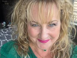 Happy birthday to amazing, caring, funny and beautiful mom! I'm very  thankful to have her in my life. I hope this day and upcoming year are  awesome as you are and full