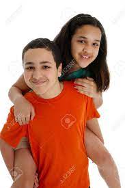 十代の兄と白い背景の上の妹の写真素材・画像素材 Image 13399218