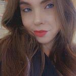 Ashley Scheck's Instagram, Twitter & Facebook