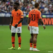 Son plus grand succès jusqu'à présent fut le championnat d'europe qu'ils remportèrent en 1988. Pourquoi Les Pays Bas Jouent Avec Des Maillots Orange