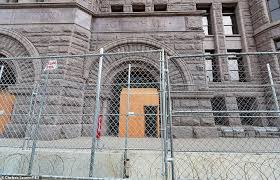 Derek michael chauvin is an american criminal case against former minneapolis police officer derek chauvin, who is accused of unlawfully killing george floyd in 2020. L2g0lghp3m5ozm