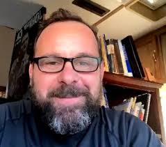 Aos 45 anos e vivendo nos EUA, Jonas Torres fala das recentes perdas e  revela namoro com Dira Paes no passado