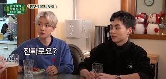 Subtitles need not apply to watch xiumin and baekhyun smile and dance and have fun!!! Xiumin And Baekhyun Entered Kyuhyun S House