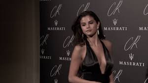 Selena Gomez's hot pictures reveal her best oral skills.